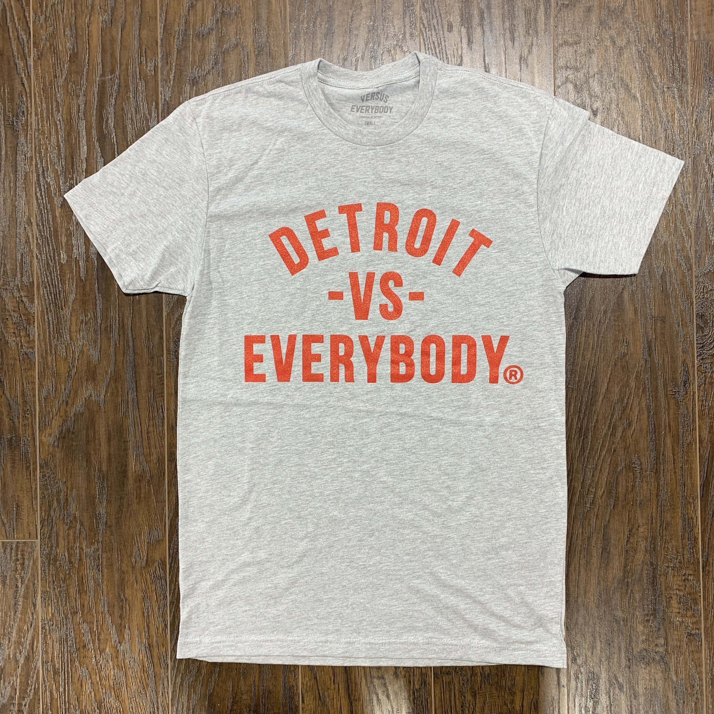 Detroit Vs Everybody T-Shirt (Grey/Red) - DETGRY22 - Image 3