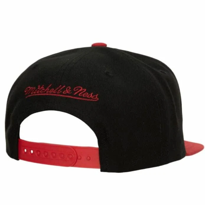 Mitchell & Ness NBA Chicago Bulls Crooked Path Snapback (Black) - Image 2