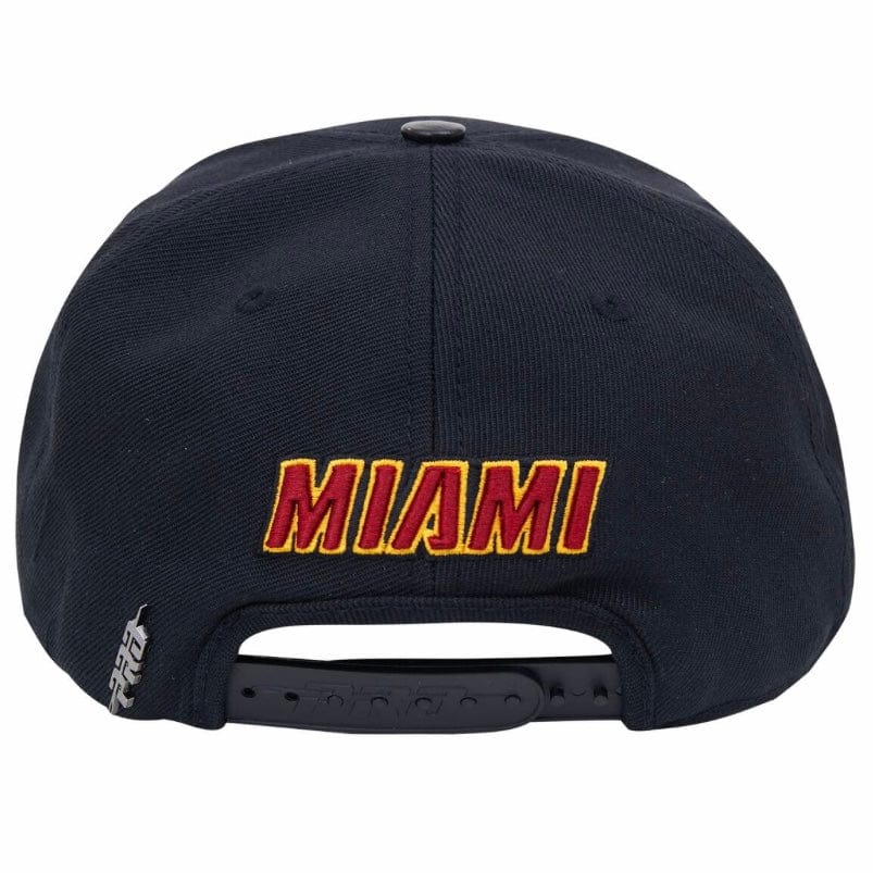 Pro Standard Miami Heat Logo Snapback Hat (Black) - Image 4
