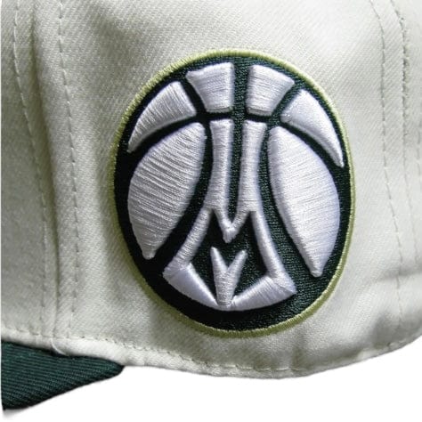 Pro Standard Milwaukee Bucks Primary Logo Snapback (Eggshell/Forest) - Image 4