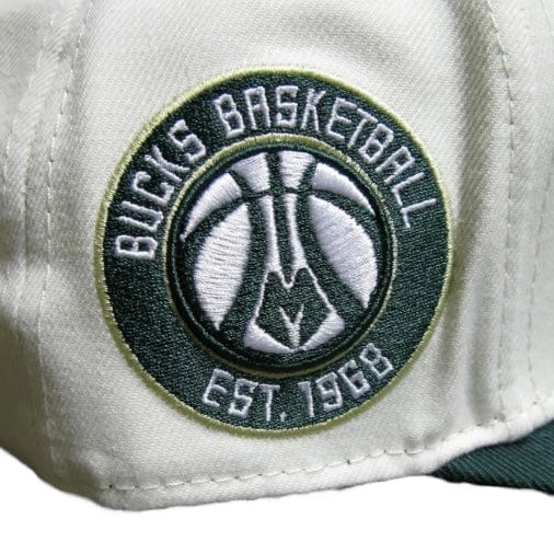 Pro Standard Milwaukee Bucks Primary Logo Snapback (Eggshell/Forest) - Image 5